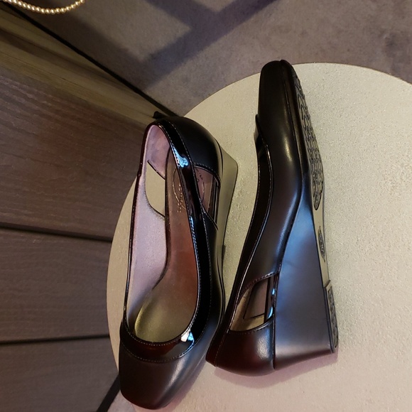 Life Stride Gabi Lady's Kitten Heeled Shoes with Cut Outs - Picture 3 of 5